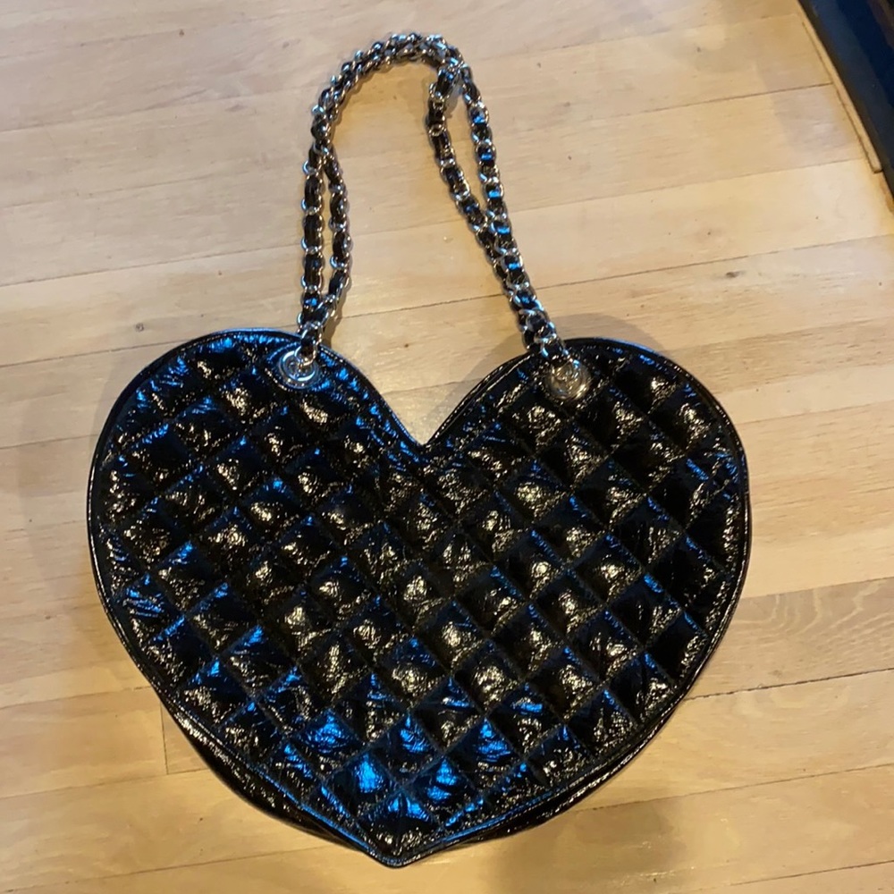 Patent heart tote